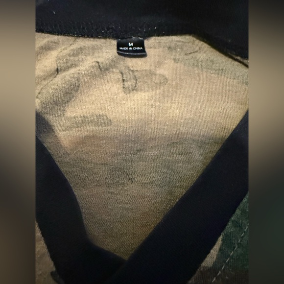 Jason Aldean Concert Shirt. She's Country. Distressed Orange Print Sz Med - Picture 4 of 5